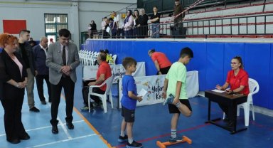 Kütahya'da Başkan Kahveci'den Spor Ortaokulu ve Lisesi'ne ziyaret