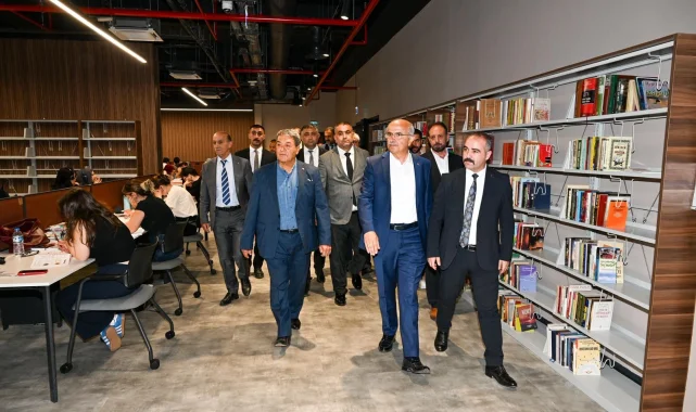 Malatya'da Başkan Er, öğrencilere yemek dağıttı