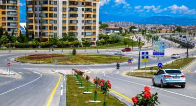 Malatya'da parklar ve kavşaklar çiçeklerle süslendi