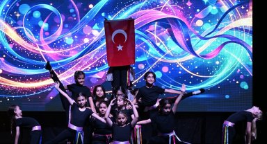 Manisa'da miniklerden yıl sonu gösterisi
