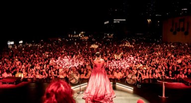 Melike Şahin'den Maximum Uniq Açıkhava'da unutulmaz gece