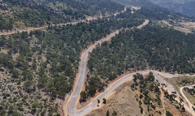 Mersin Büyükşehir, Gülnar'da 5 mahallenin yolunu genişletti