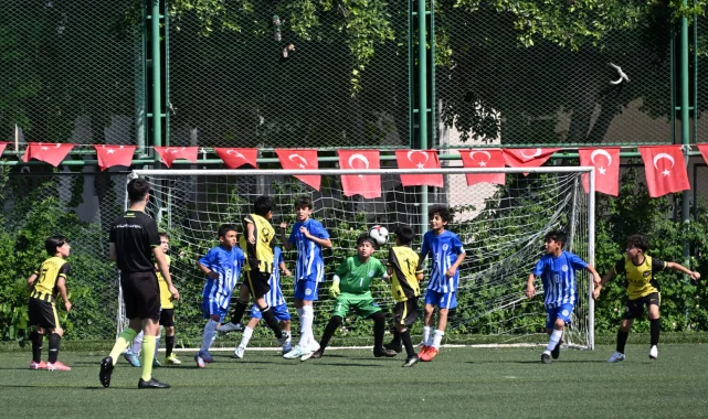 Mersin'de Çocuk Futbol Şenliği devam ediyor