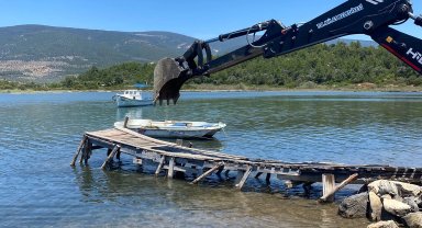 Muğla Milas'ta kaçak iskeleler yıkılıyor