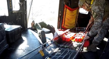 Niğde Aladağlar'da yaralanan vatandaş helikopterle kurtarıldı