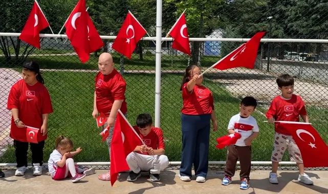 Özel yüreklerinden Milli Takım'a destek