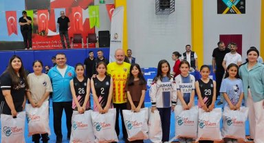 Şehir protokolü öğrencilerle filede buluştu