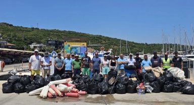 Sığacık koylarında yıllardır sessiz sedasız temizlik yapıyorlar
