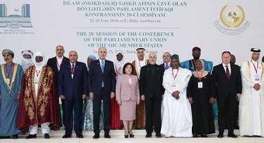 TBMM Başkanı Kurtulmuş, Bakü'de İSİPAB Zirvesi'nde
