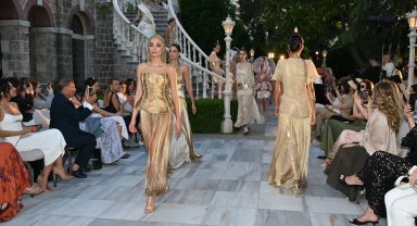 Tuba Ergin'den Büyükada'da 'karbonsuz' defile!