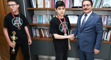 Türkiye ikincisi satranç takımından İl Milli Eğitim'e ziyaret