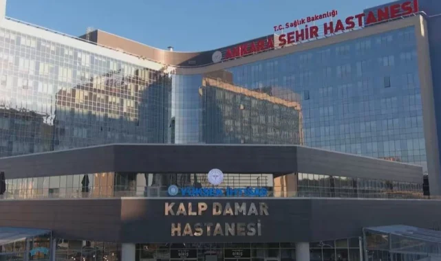 Türkiye'nin ilk yerli kalp-akciğer makinesiyle ilk ameliyat başarıyla gerçekleştirildi