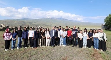 Ağrı Dağı eteğinde Bilim Kafe buluşması