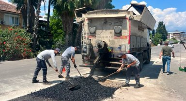 Antalya Finike'de yollar yenileniyor