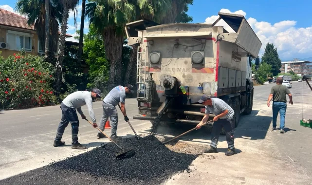 Antalya Finike'de yollar yenileniyor