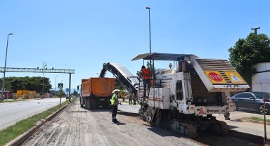Antalya Rauf Denktaş ve Bülent Ecevit Bulvarlarında asfalt çalışması