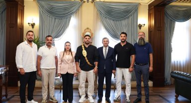 Antalya'da Başpehlivan Erkan Taş'tan Vali Şahin'e ziyaret