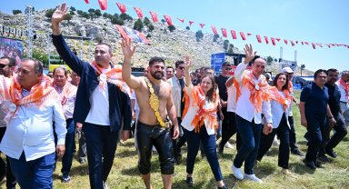 Antalya'da Feslikan güreşlerinin şampiyonu belli oldu