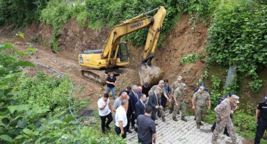 Artvin Valisi Ergün, Gürcistan sınırındaki Kemalpaşa'da incelemelerde bulundu