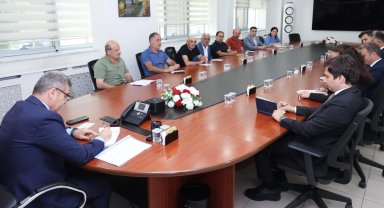 Artvin'de Vali Ergün muhtarları dinledi