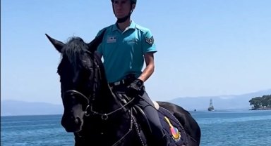 Atlı Jandarma Timleri Kuşadası'nda görevde