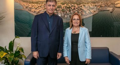 Başkan Tugay Güzelbahçe'de esnaf ve vatandaşlarla buluştu
