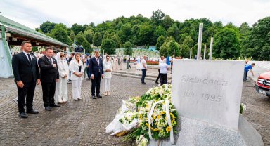 Başkan Tugay Srebrenica Katliamı'nı anma törenlerine katıldı