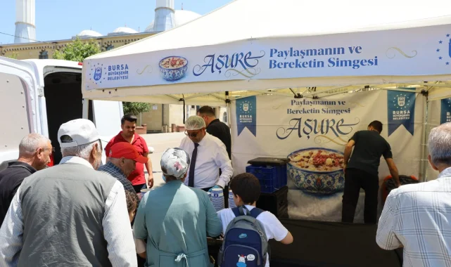 Bursa Büyükşehir'in aşure geleneği Şirinevler'de yaşatıldı