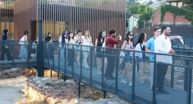 Bursa Osmangazi'de gençler tarihin izini doku avıyla sürdü