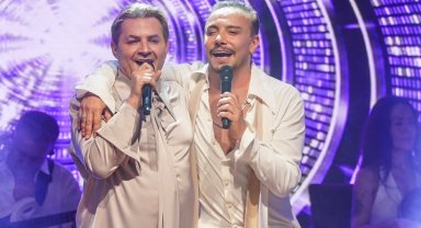 Cenk Eren ve Armağan Çağlayan aynı sahnede