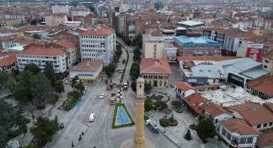 Çorum'da Gazi Caddesi'nde gece asfalt çalışması