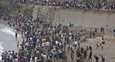 Düzensiz göçmenler Avrupa'yı ayağa kaldırdı