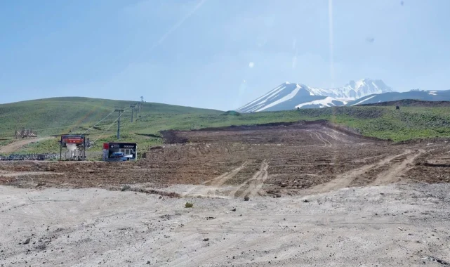 Erciyes Kayak Merkezi'nde kış sezonu hazırlıkları sürüyor