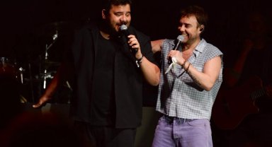 Eser Yenerler'den Murat Dalkılıç'la sürpriz düet