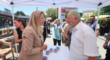 İstanbul Bakırköy'de binlerce kişiye aşure ikramı