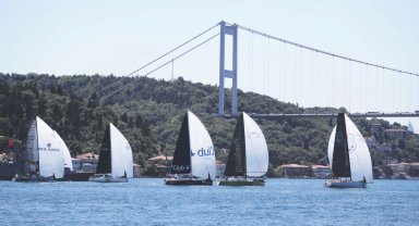İstanbul Boğazı'nda görkemli coşku