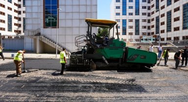 İstanbul Maltepe'de asfalt serim çalışmaları sürüyor
