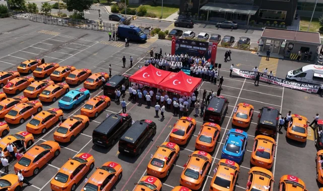 İstanbul'da 253 taksilik 'Demokrasi Konvoyu'