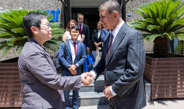 İzmir'de Başkan Tugay'dan Singapur'a İEF ve EXPO 2027 daveti