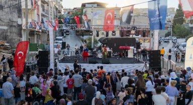 İzmir'de mahalle kültürü yeniden canlanıyor