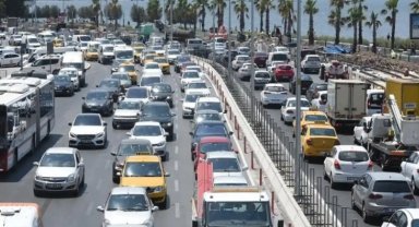 İzmir'de trafik artıyor