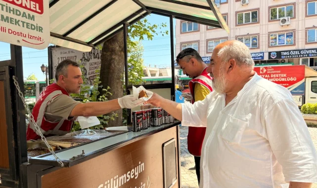 İzmit Belediyesi'nden serinleten ikramı