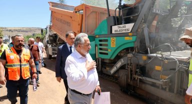 Kayseri Talas'ta asfalt yılı hız kesmiyor