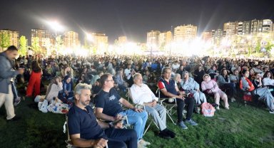Kayseri Talas'ta yaz akşamları açık hava sinemasıyla renklendi