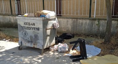 Keşan'da vatandaşlardan ot ve çöp isyanı