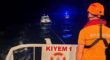 Kilitbahir açıklarında sürüklenen tekne kurtarıldı
