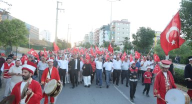 Kocaeli Çayırova 15 Temmuz'da tek yürek oldu