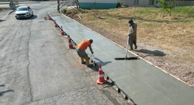 Kocaeli İzmit'te Gündoğdu Mahallesi'ne yeni beton kaldırım
