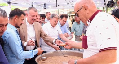 Kocaeli'de aşure kazanı kardeşlik için kaynadı