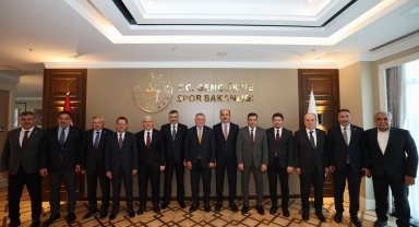 Konya heyeti Bakan Bak ile gençlik ve spor yatırımlarını görüştü
